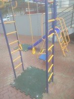 Детская площадка из металла Малыш-Дачник с горкой с качелями на цепях/подшипниках с сеткой