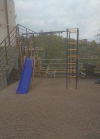 Площадка Малыш-Дачник с горкой с качелями на цепях/подшипниках с сеткой для детей